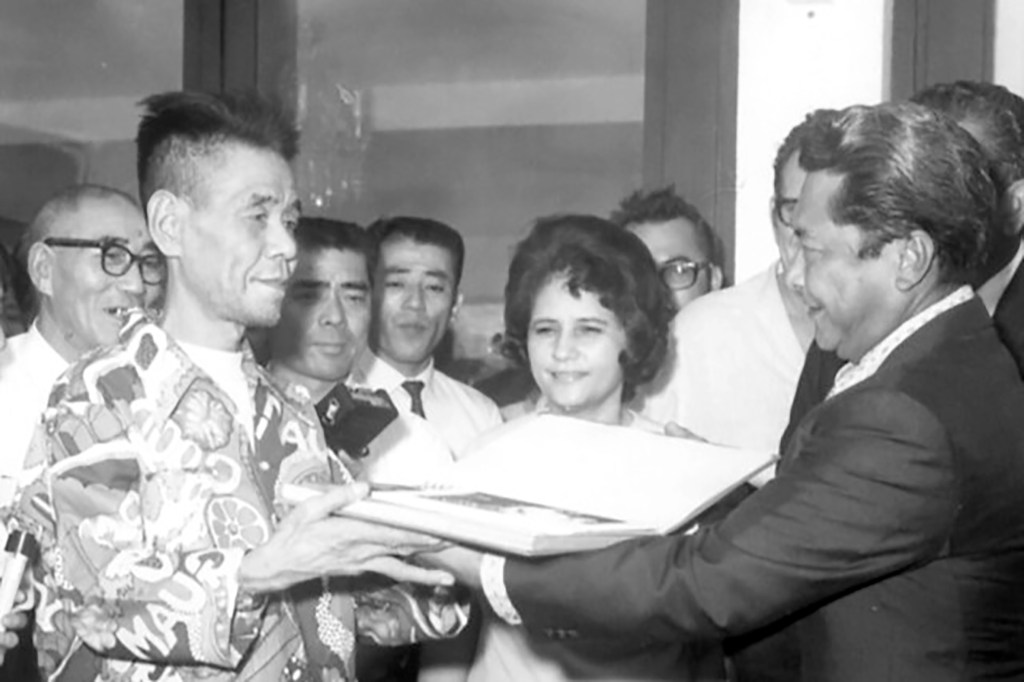 Shoichi Yokoi welcomed home to Japan in 1972 after surviving 26 years  post World War II.