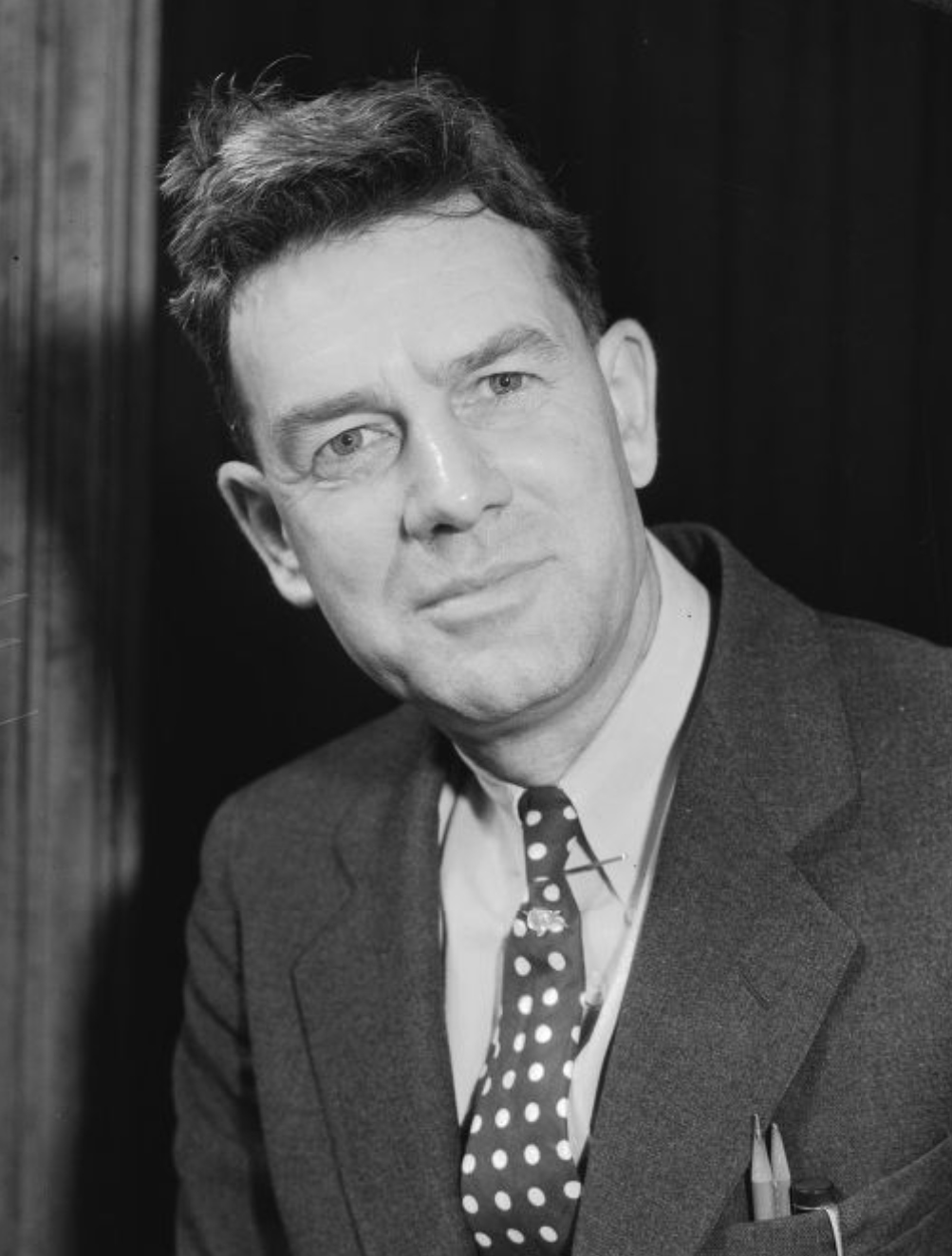 LA times head shot of reporter Lee Shippey.